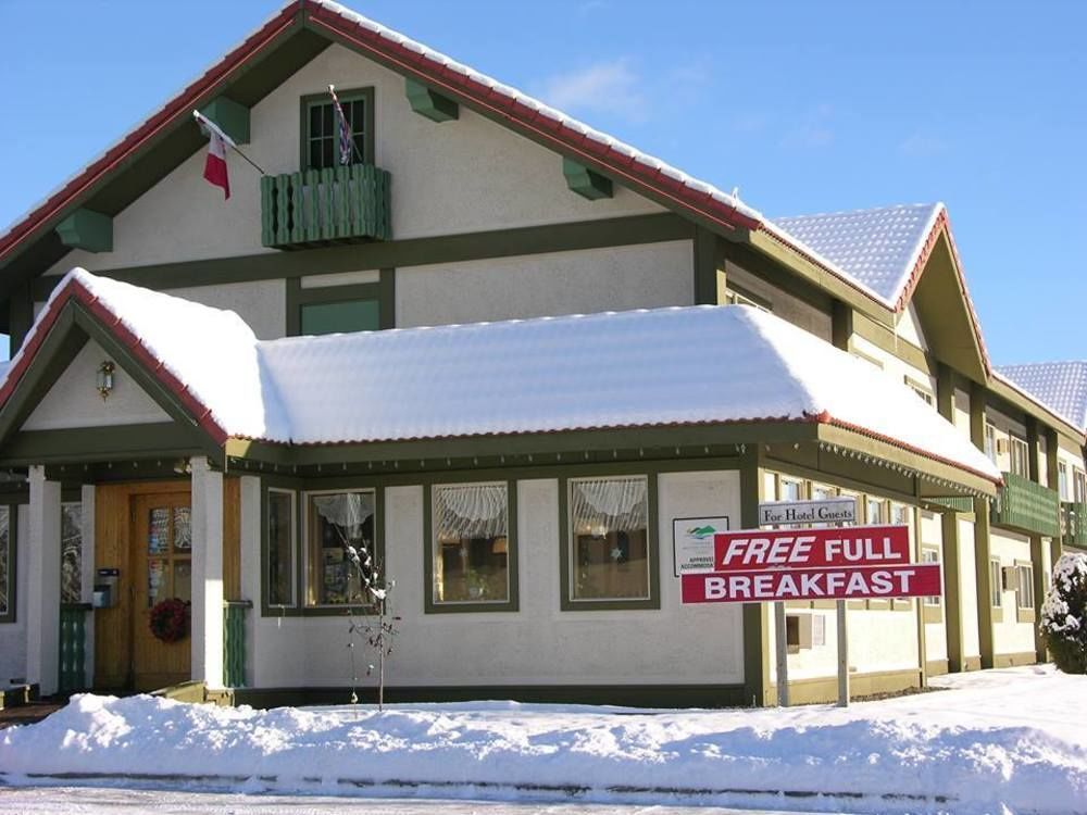 Stork Nest Inn Smithers Exterior photo