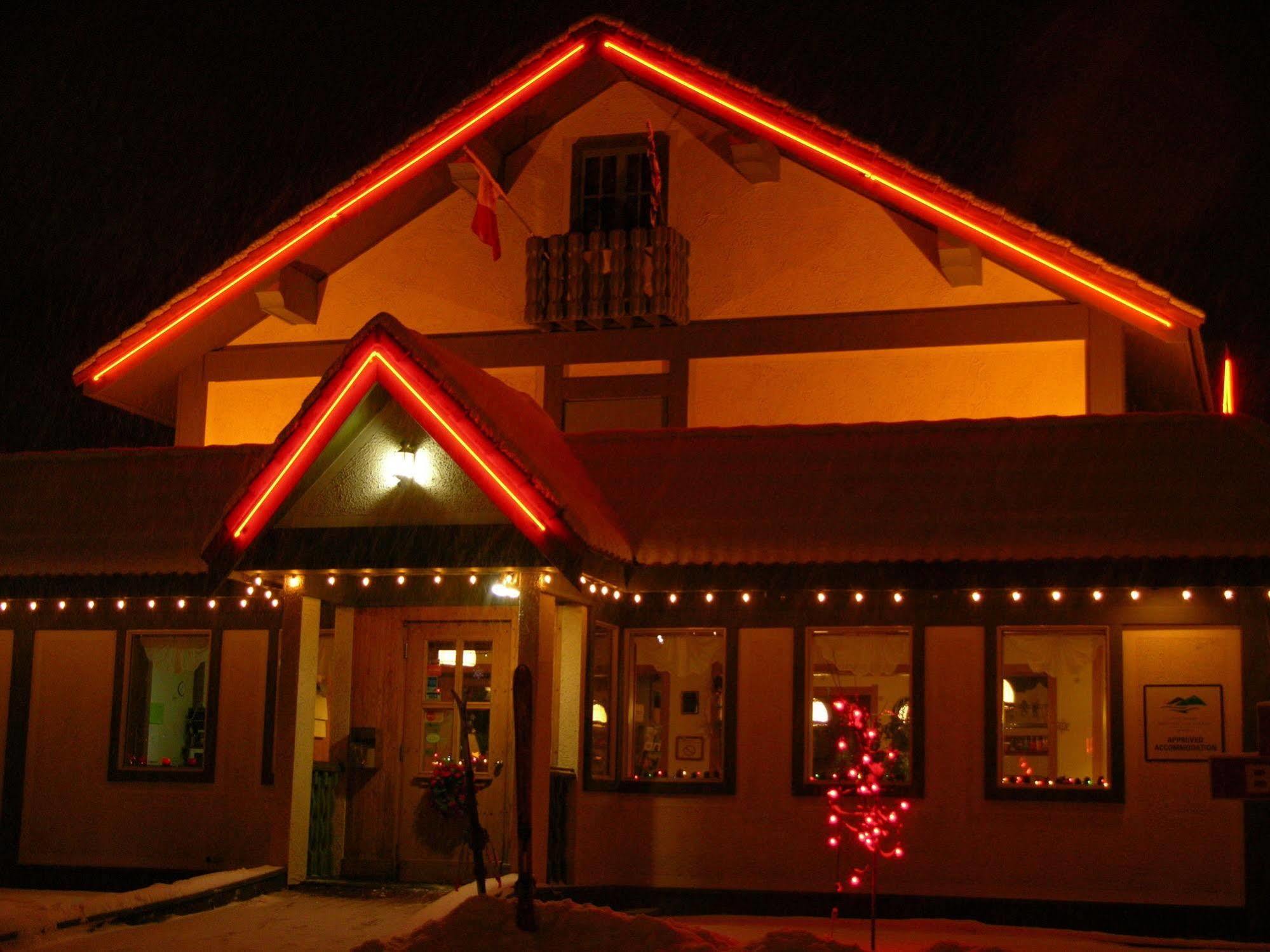 Stork Nest Inn Smithers Exterior photo